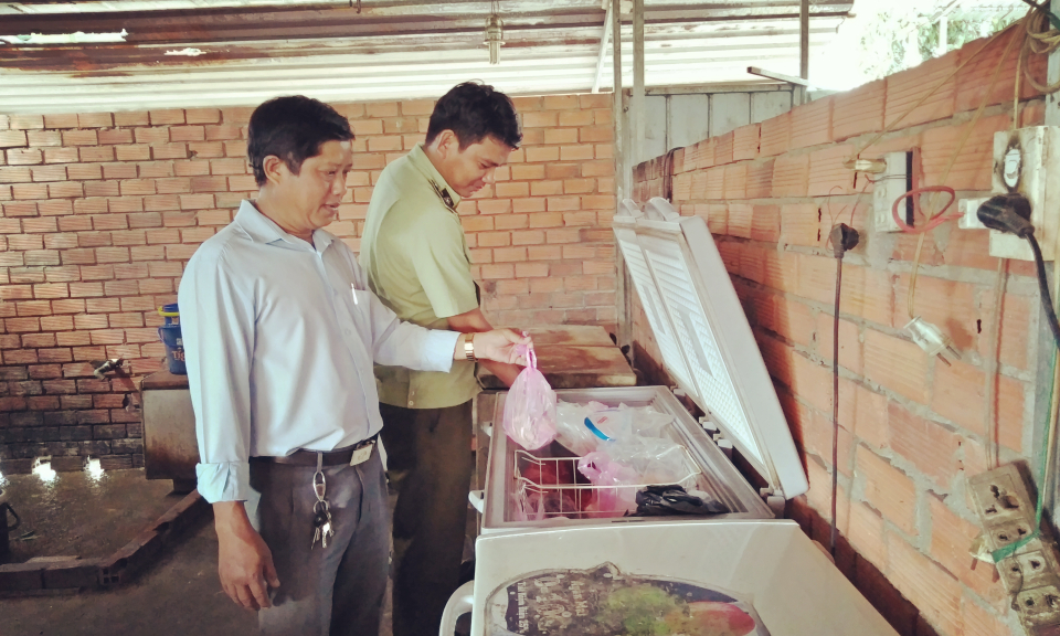 Cần Giuộc: Đo&agrave;n kiểm tra li&ecirc;n ng&agrave;nh kiểm tra an to&agrave;n thực phẩm dịp tết