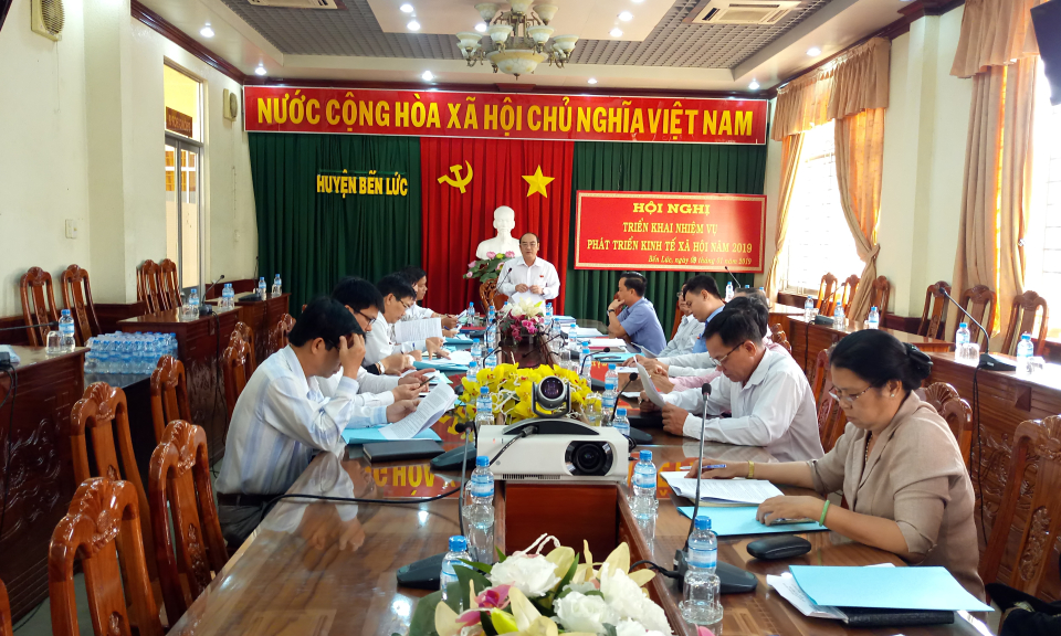 Bến Lức: Gi&aacute;m s&aacute;t thực hiện ch&iacute;nh s&aacute;ch ph&aacute;p luật về quy hoạch, quản l&yacute; đất đai