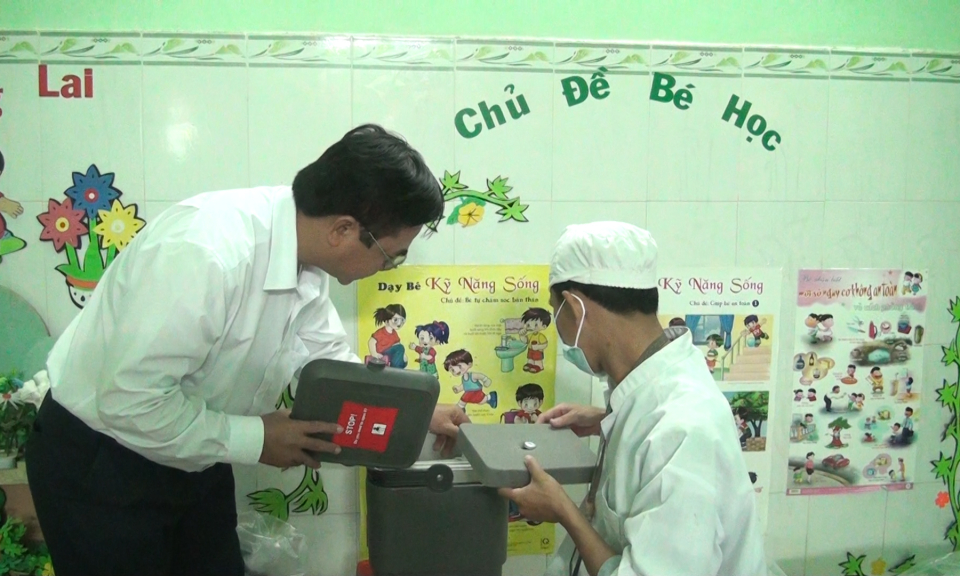 Đức Ho&agrave;: Gi&aacute;m s&aacute;t chiến dịch ti&ecirc;m vaccin Sởi-Rubella