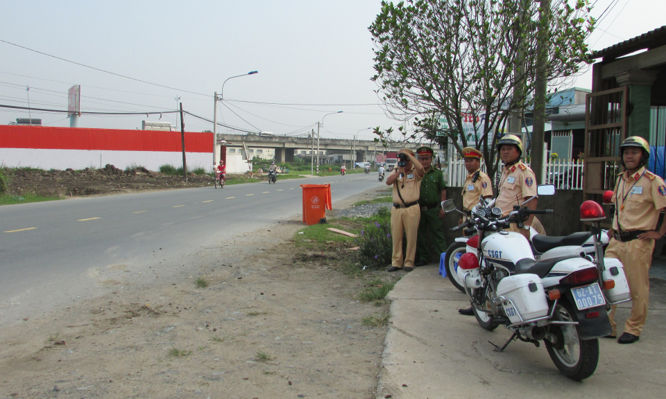Bến Lức: Đẩy mạnh c&aacute;c giải ph&aacute;p đồng bộ đảm bảo ATGT