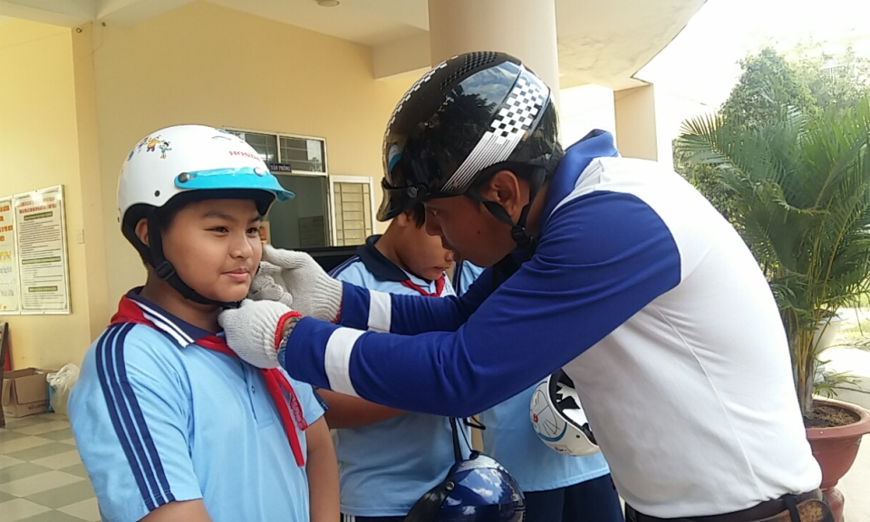 TP T&acirc;n An: An to&agrave;n giao th&ocirc;ng với chủ đề “Cho nụ cười ng&agrave;y mai”