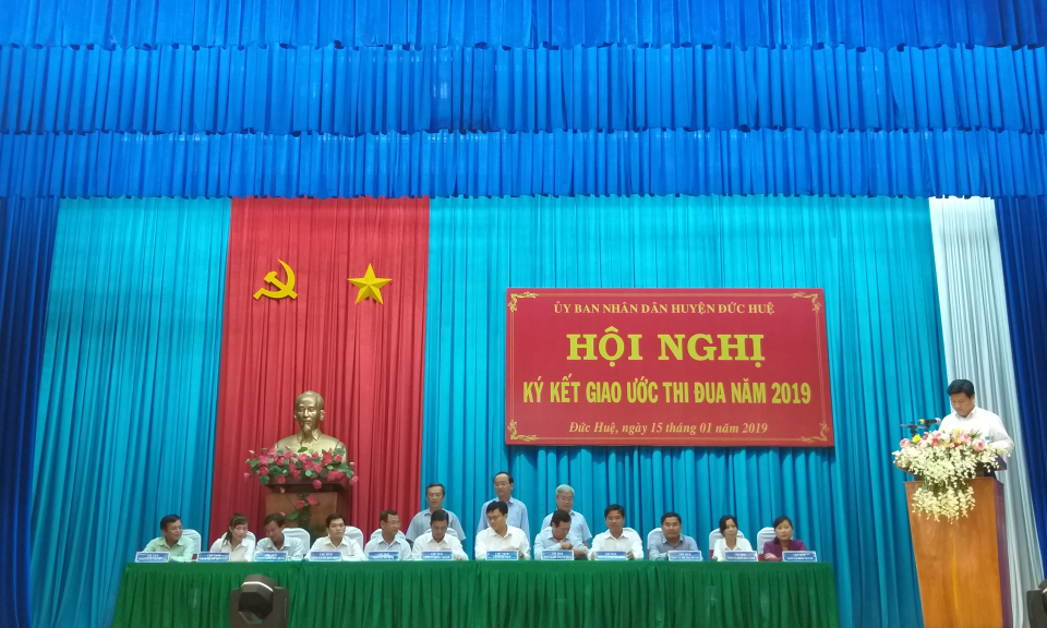 Đức Huệ: Hội nghị k&yacute; kết giao ước thi đua năm 2018