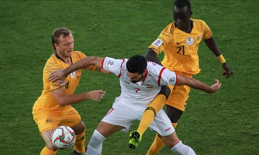 Australia gi&agrave;nh v&eacute; v&agrave;o v&ograve;ng 16 đội với ng&ocirc;i nh&igrave; bảng