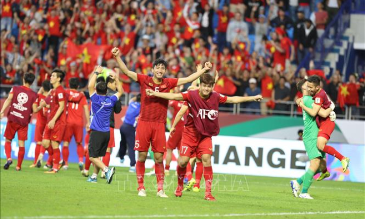 Thủ tướng Nguyễn Xu&acirc;n Ph&uacute;c biểu dương chiến thắng của Đội tuyển Việt Nam tại v&ograve;ng 1/8 Asian Cup 2019