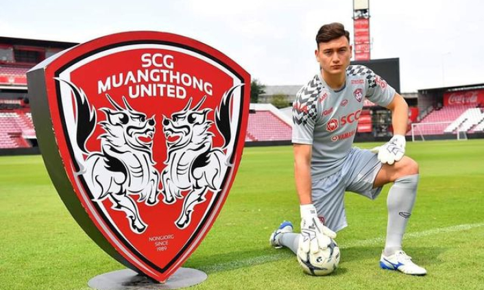 Văn L&acirc;m rộng đường bắt ch&iacute;nh ở CLB Muangthong United