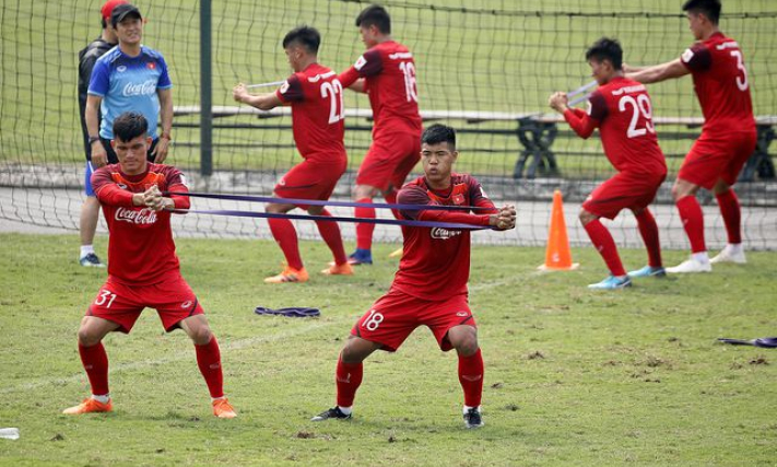 Tuyển thủ U23 Việt Nam kiệt sức trước b&agrave;i tập n&acirc;ng cao về thể lực