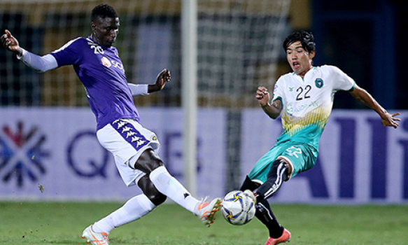 HLV Yangon United vui mừng với chiến thắng trước H&agrave; Nội FC