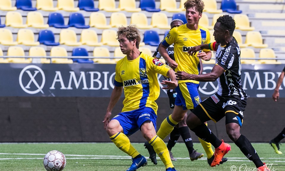 C&ocirc;ng Phượng ghi điểm ở Bỉ: Bầu Đức sướng, thầy Park chưa