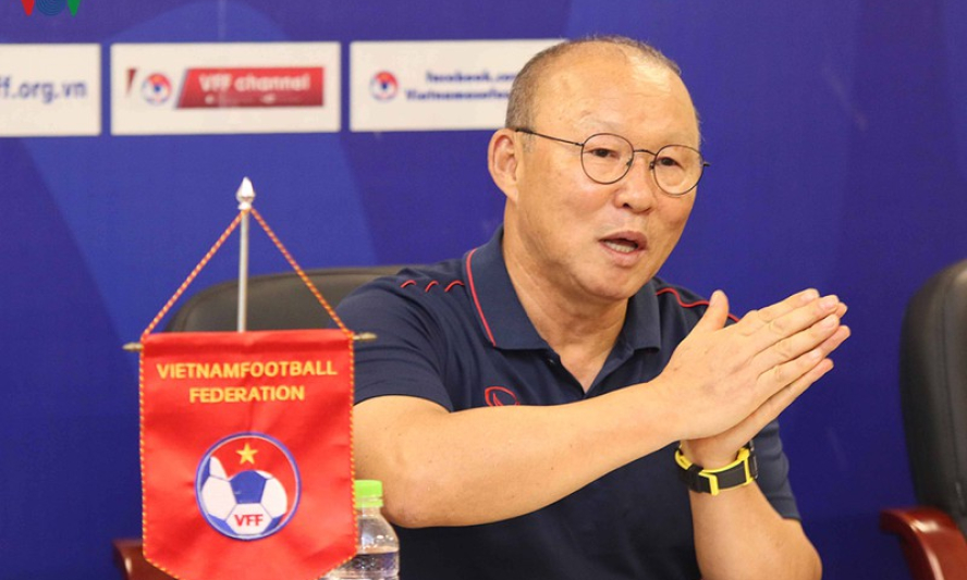 HLV Park Hang Seo tiết lộ th&ocirc;ng tin bất ngờ về hợp đồng với VFF