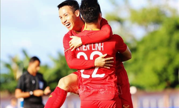 Hạ U22 L&agrave;o bằng tỷ số 6-1, Việt Nam tiếp tục dẫn đầu bảng B