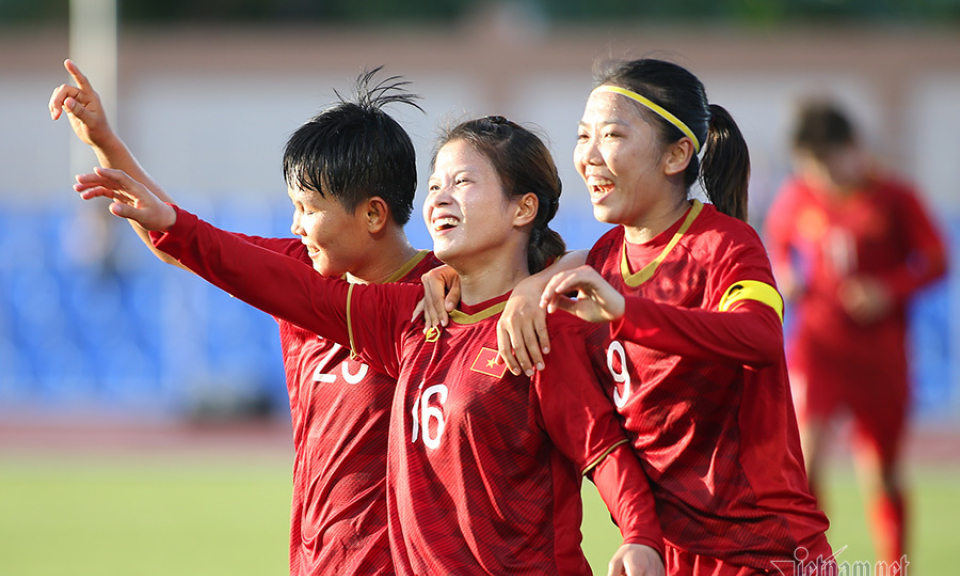 Nữ Việt Nam vs Indonesia: T&igrave;m cơn mưa b&agrave;n thắng
