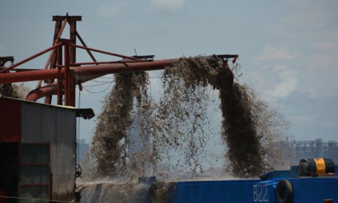 Cơn ‘kh&aacute;t c&aacute;t’ đang ăn m&ograve;n s&ocirc;ng Mekong