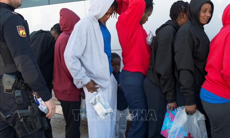 Cứu 300 người di cư trong dịp lễ Gi&aacute;ng sinh