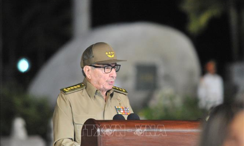 Cuba vững tay ch&egrave;o trong cơn s&oacute;ng cả