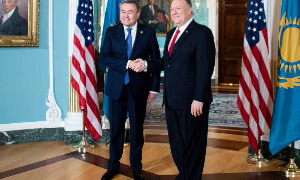 Giải m&atilde; chuyến thăm Kazakhstan của Ngoại trưởng Mỹ
