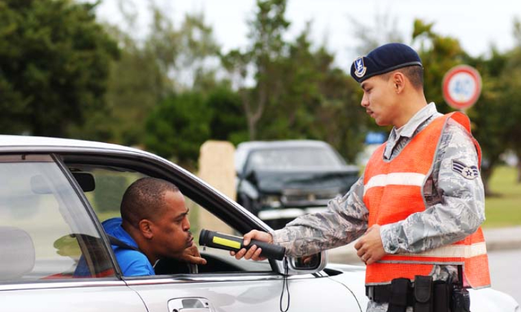 C&aacute;c mức phạt g&acirc;y sốc d&agrave;nh cho người uống rượu rồi l&aacute;i xe ở ch&acirc;u &Aacute;