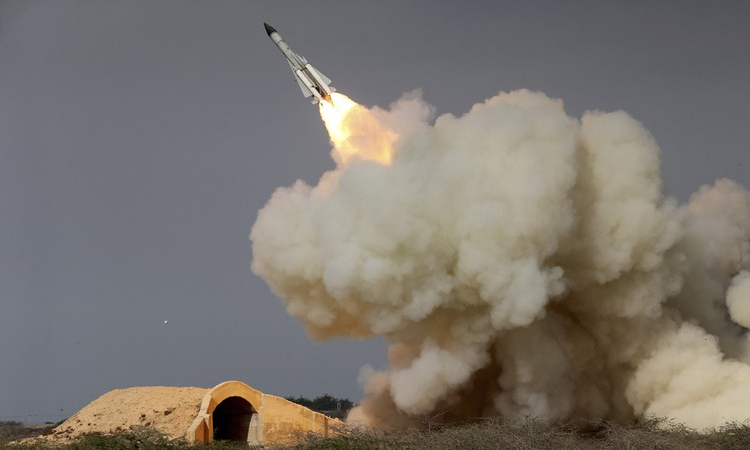 Iran tấn c&ocirc;ng t&ecirc;n lửa v&agrave;o căn cứ kh&ocirc;ng qu&acirc;n Mỹ tại Iraq