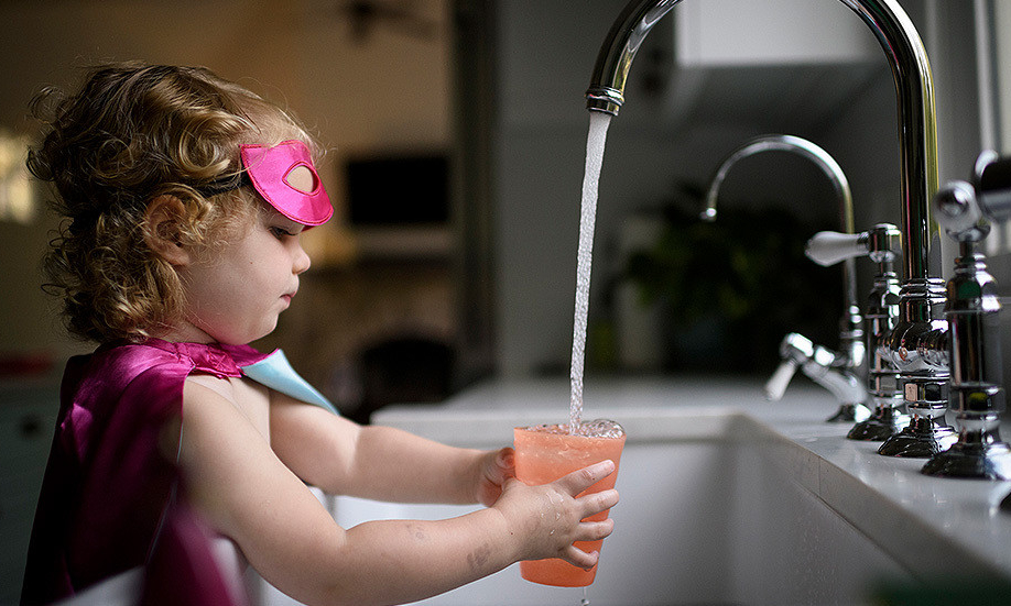 Nước sạch uống trực tiếp từ v&ograve;i tại ch&acirc;u &Acirc;u g&acirc;y ra h&agrave;ng ngh&igrave;n ca ung thư