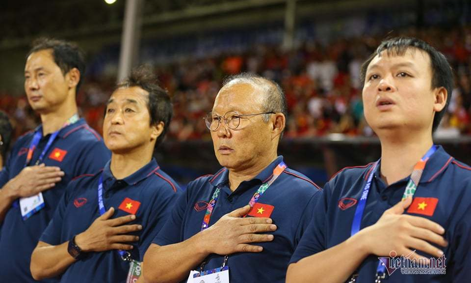 HLV Park Hang Seo trải l&ograve;ng tr&ecirc;n b&aacute;o H&agrave;n, c&agrave;ng ngẫm c&agrave;ng thương