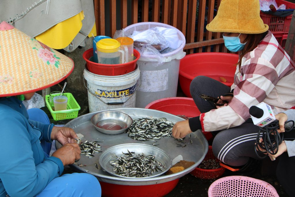 Đặc sản cá linh non khan hiếm, giá đắt đỏ - Báo và phát thanh, truyền ...