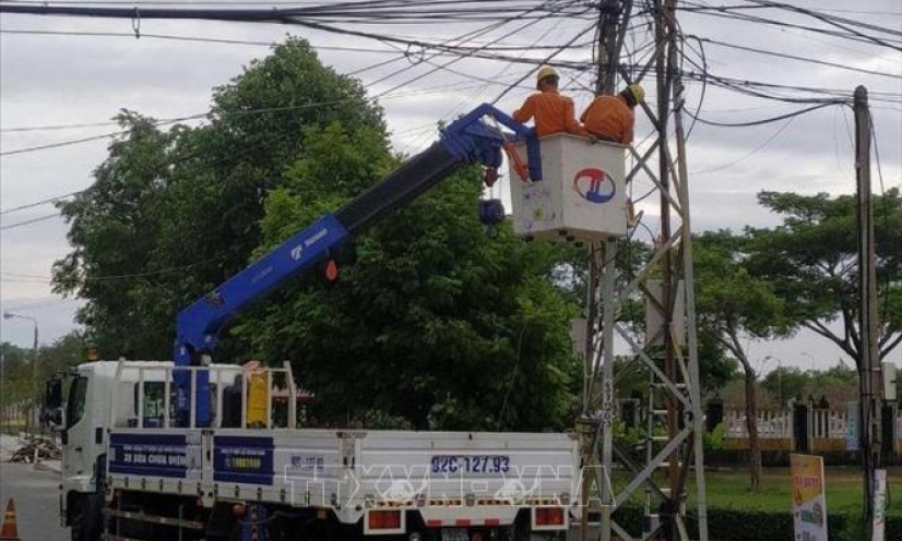 Điện lực miền Trung khẩn trương khắc phục hậu quả do b&atilde;o số 9