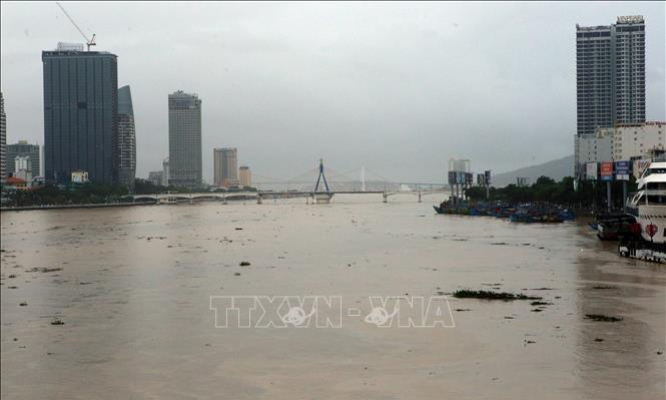 Trung Bộ ngập ch&igrave;m trong mưa lũ