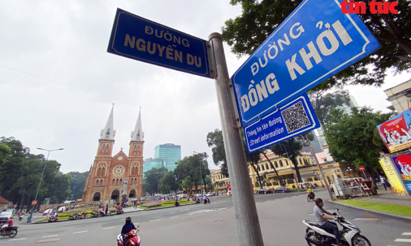 TP Hồ Ch&iacute; Minh gắn m&atilde; QR tr&ecirc;n nhiều tuyến đường để tra cứu t&ecirc;n nh&acirc;n vật lịch sử