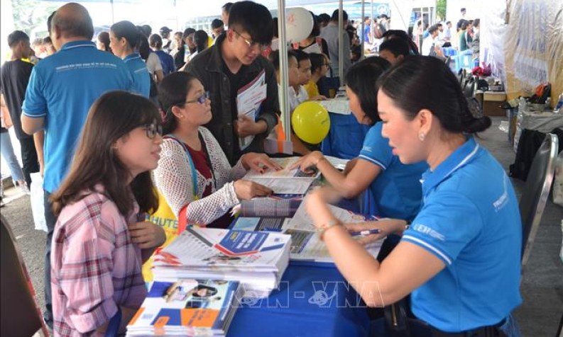 Tư vấn hướng nghiệp: Kh&ocirc;ng chỉ chờ đến s&aacute;t m&ugrave;a thi