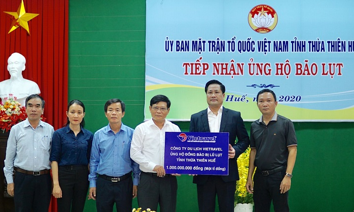 Chung tay g&oacute;p sức hỗ trợ đồng b&agrave;o miền Trung