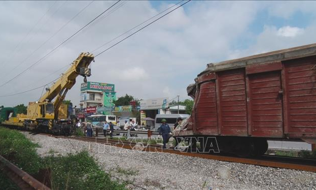Th&ocirc;ng tuy&ecirc;́n đường sắt Bắc &ndash; Nam sau sự c&ocirc;́ tàu h&agrave;ng trật b&aacute;nh