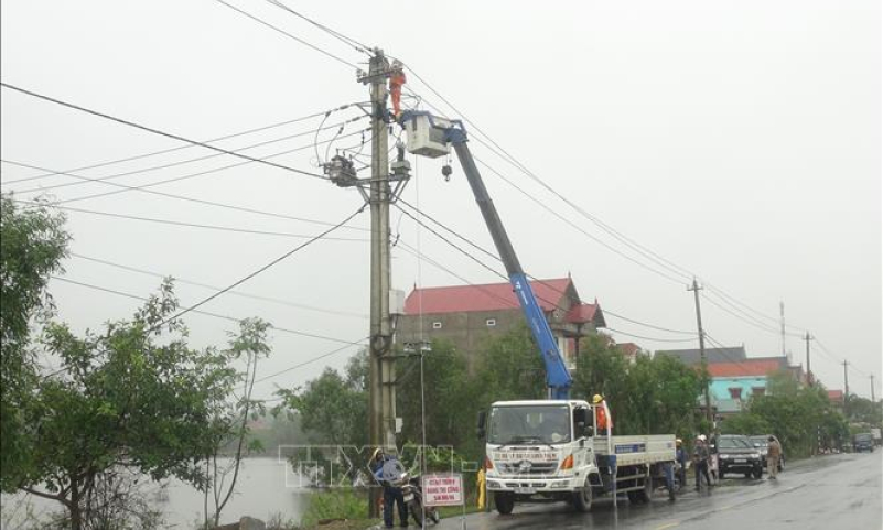 Hơn 20.000 hộ d&acirc;n Quảng B&igrave;nh vẫn chưa được cấp điện trở lại