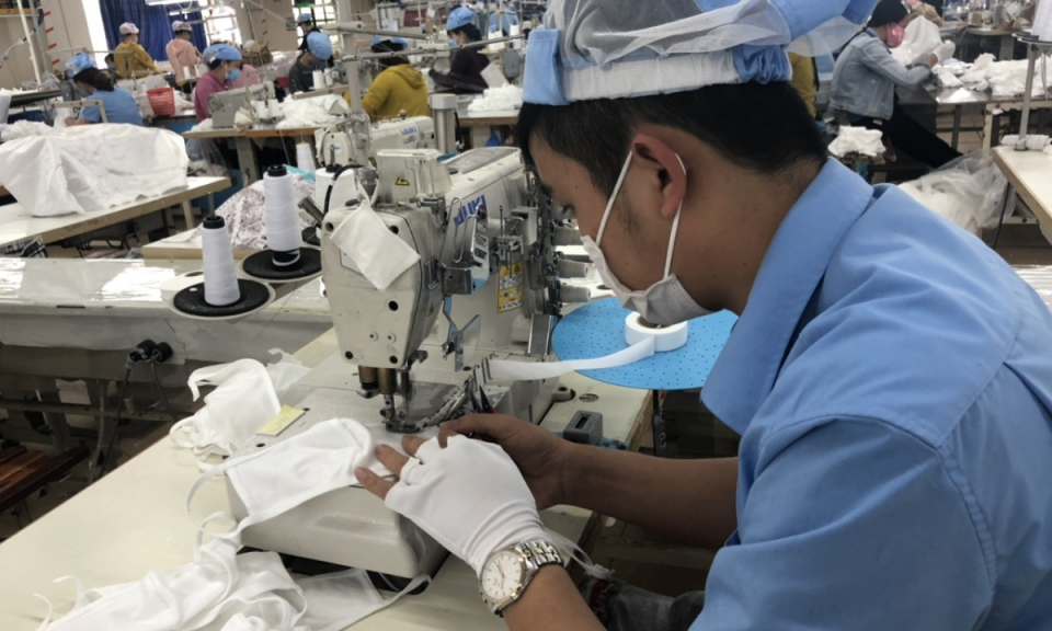 Lo lương thưởng Tết giảm, lao động loay hoay t&igrave;m việc l&agrave;m th&ecirc;m