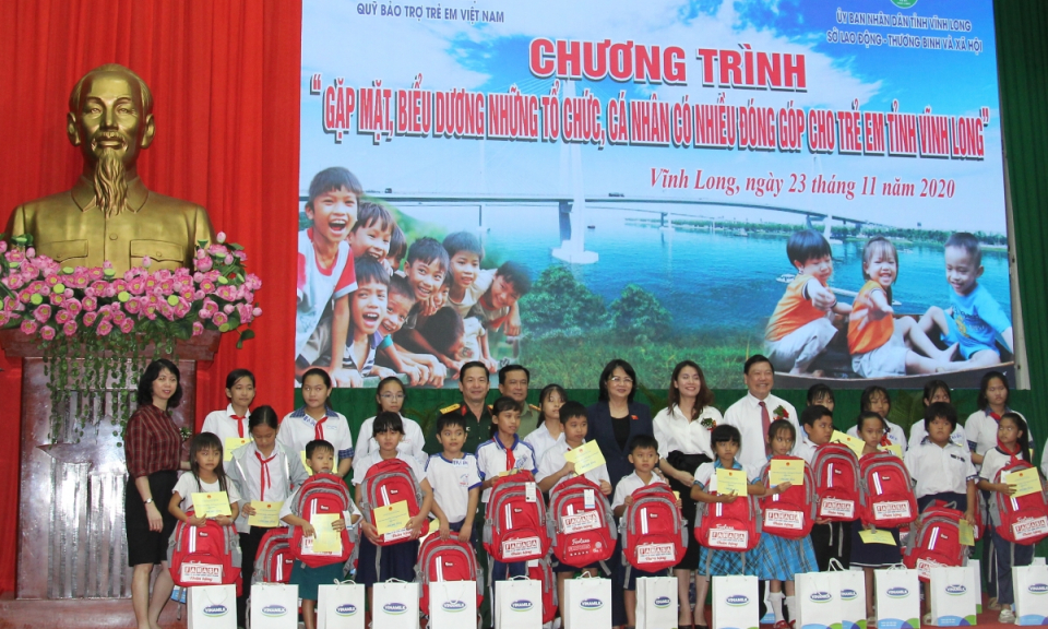 Hơn 60 tỷ đồng được đ&oacute;ng g&oacute;p cho trẻ em tỉnh Vĩnh Long