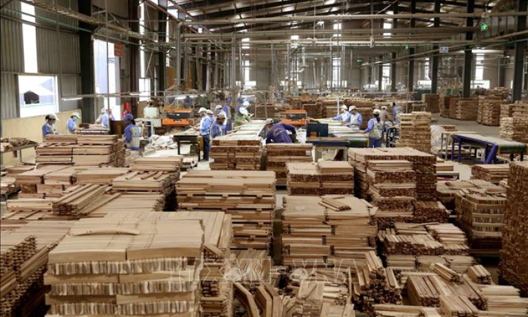 Bất chấp kh&oacute; khăn do COVID-19, xuất khẩu gỗ bứt ph&aacute; ngoạn mục