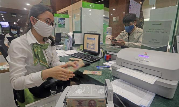 L&atilde;i suất ng&acirc;n h&agrave;ng tiếp tục đi xuống