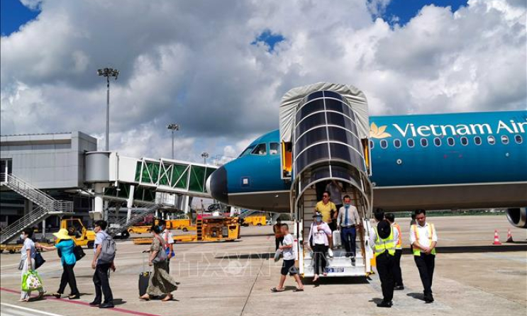 Đề xuất gia hạn th&ecirc;m thời gian giảm 30 khoản ph&iacute;, lệ ph&iacute;