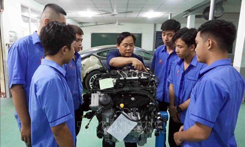 Đ&agrave;o tạo cao đẳng cho học sinh tốt nghiệp THCS: Cần x&acirc;y dựng chương tr&igrave;nh ph&ugrave; hợp