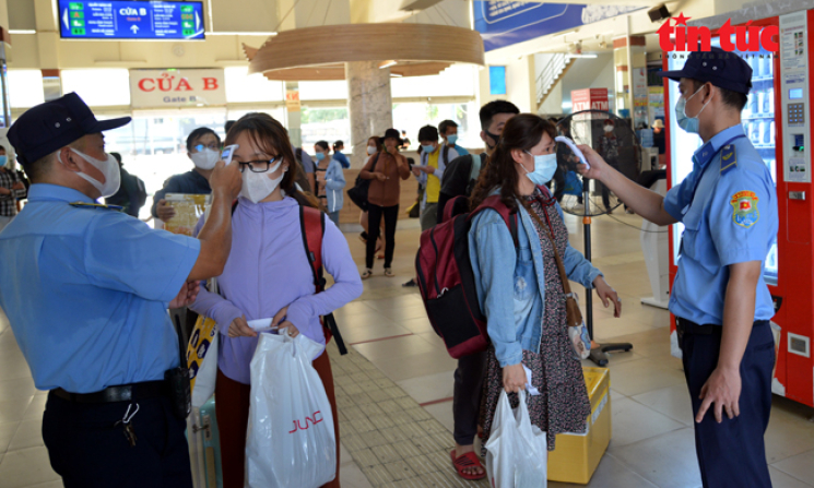 Tăng cường c&ocirc;ng t&aacute;c ph&ograve;ng, chống dịch COVID-19 ở c&aacute;c bến xe, nh&agrave; ga