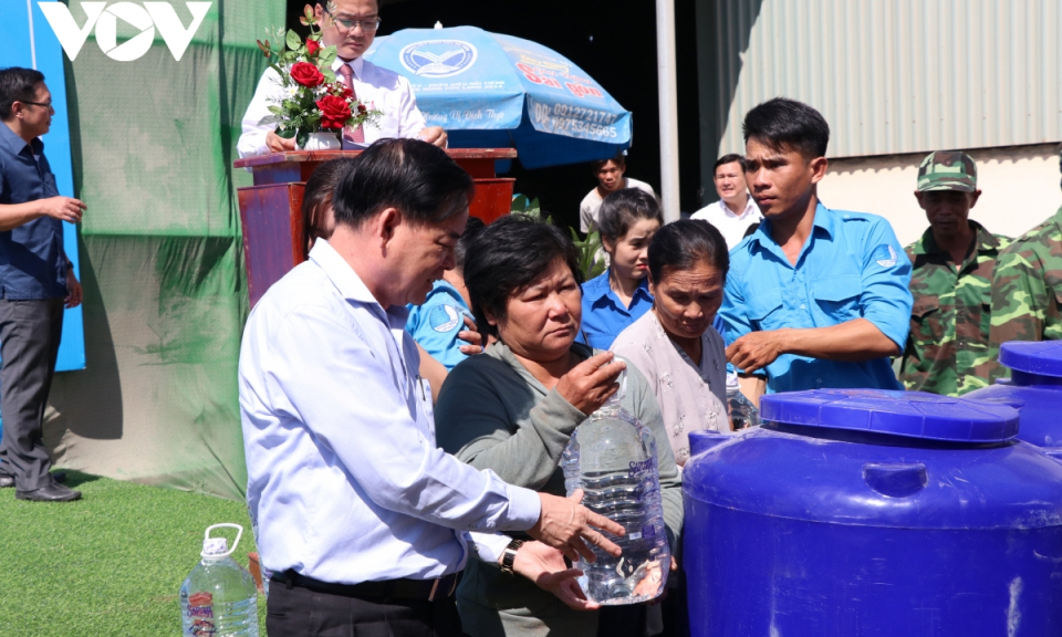 Kh&ocirc;ng để người d&acirc;n sử dụng nước mặn trong sinh hoạt