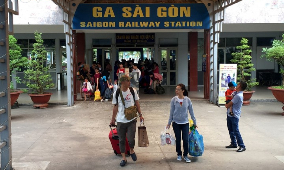 H&agrave;ng kh&ocirc;ng &ldquo;ăn kh&ocirc;ng hết&rdquo;, đường sắt &ldquo;lần chả ra&rdquo; kh&aacute;ch dịp Tết