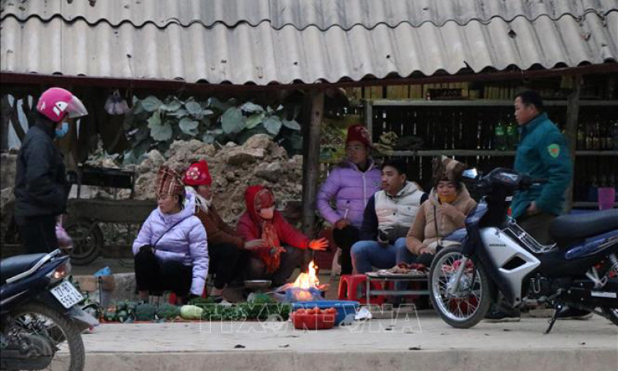 Kh&ocirc;ng kh&iacute; lạnh suy yếu dần, Bắc Bộ, Bắc Trung Bộ vẫn r&eacute;t đậm