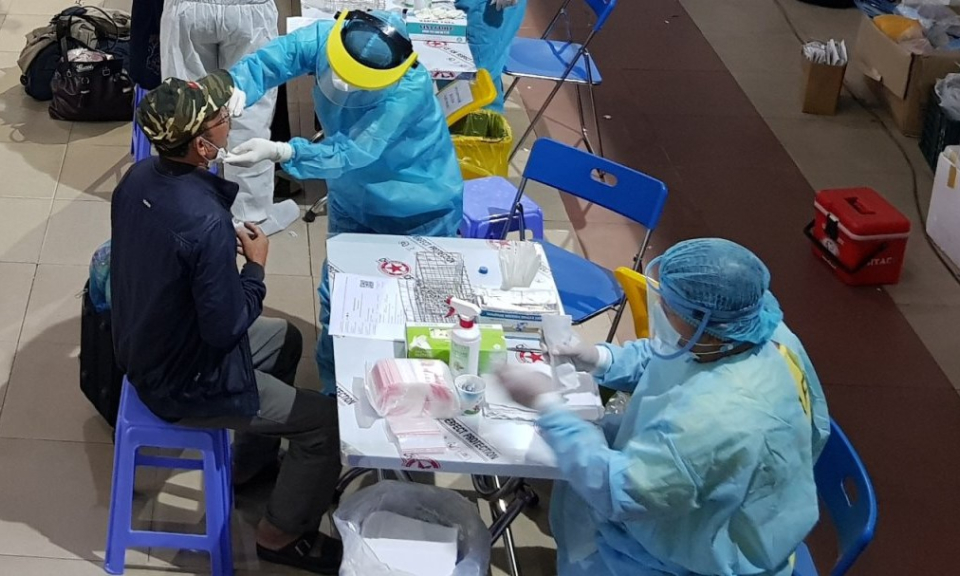 Người đến TP Hồ Ch&iacute; Minh từ Quảng Ninh, Hải Dương sẽ c&aacute;ch ly tập trung 21 ng&agrave;y