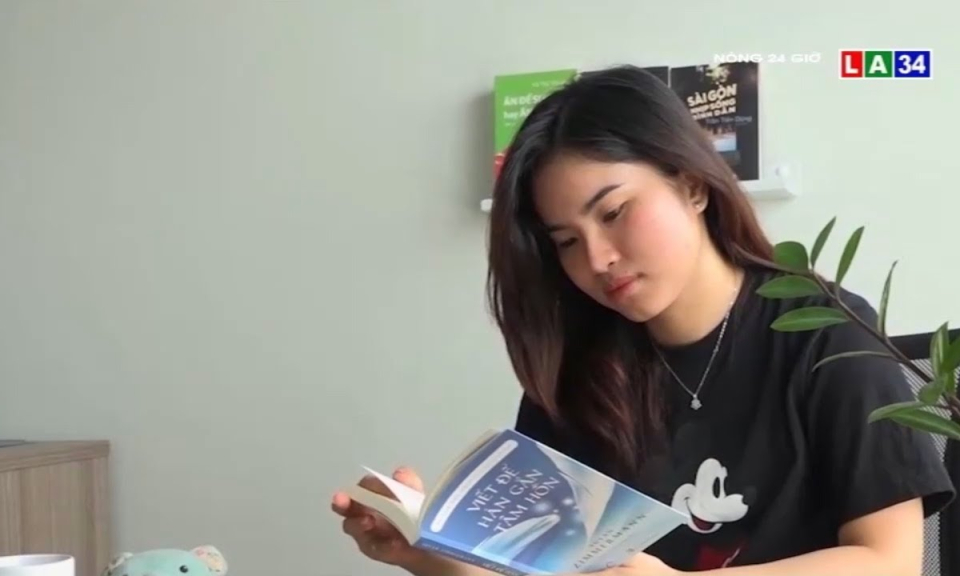 Đọc s&aacute;ch khai xu&acirc;n T&acirc;n Sửu 2021