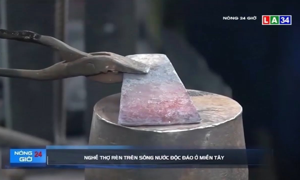Nghề thợ r&egrave;n tr&ecirc;n s&ocirc;ng nước độc đ&aacute;o ở miền T&acirc;y