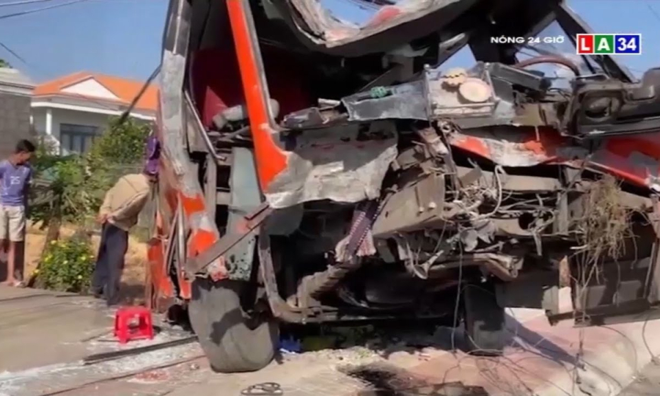 Tai nạn kinh ho&agrave;ng tại Tiền Giang, 2 người thương vong