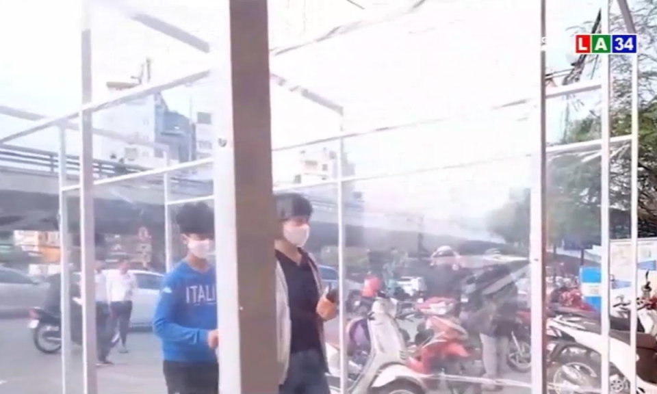 H&agrave; Nội: Lắp v&aacute;ch ngăn, đo th&acirc;n nhiệt, ph&aacute;t tờ khai y tế tại c&aacute;c tiệm v&agrave;ng