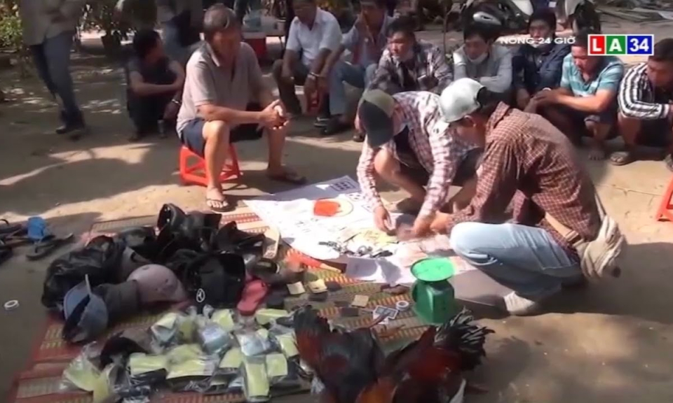 Ki&ecirc;n Giang: H&agrave;ng chục con bạc nhảy xuống s&ocirc;ng…”trốn” c&ocirc;ng an