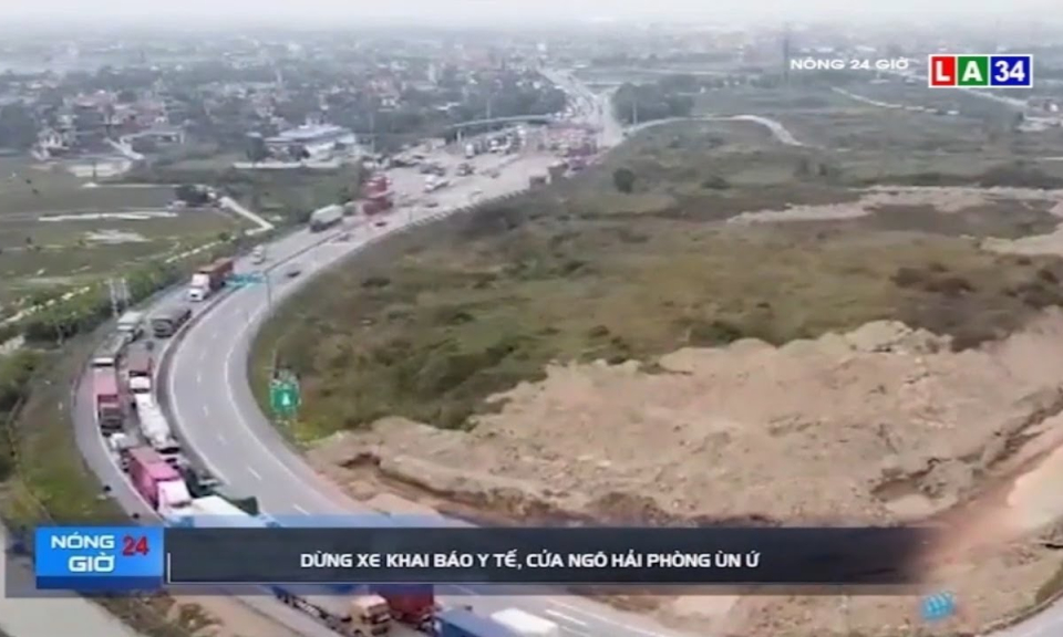 Dừng xe khai b&aacute;o y tế, cửa ng&otilde; Hải Ph&ograve;ng &ugrave;n ứ