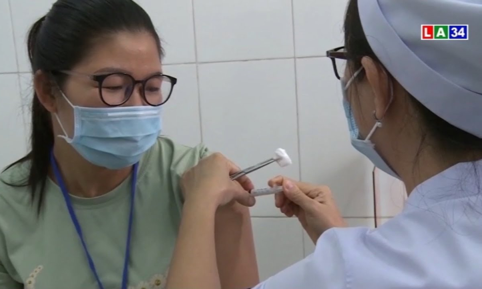 Long An: Những người đầu ti&ecirc;n ti&ecirc;m thử nghiệm vaccine Covid-19 giai đoạn 2