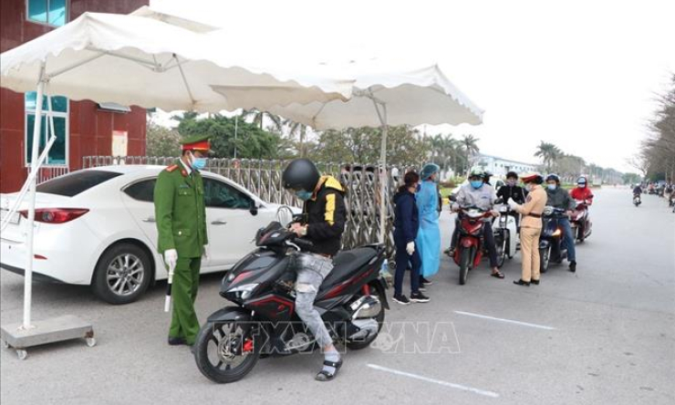 Hải Dương: C&ocirc;ng sở vắng vẻ, c&aacute;c chốt kiểm so&aacute;t chặt chẽ